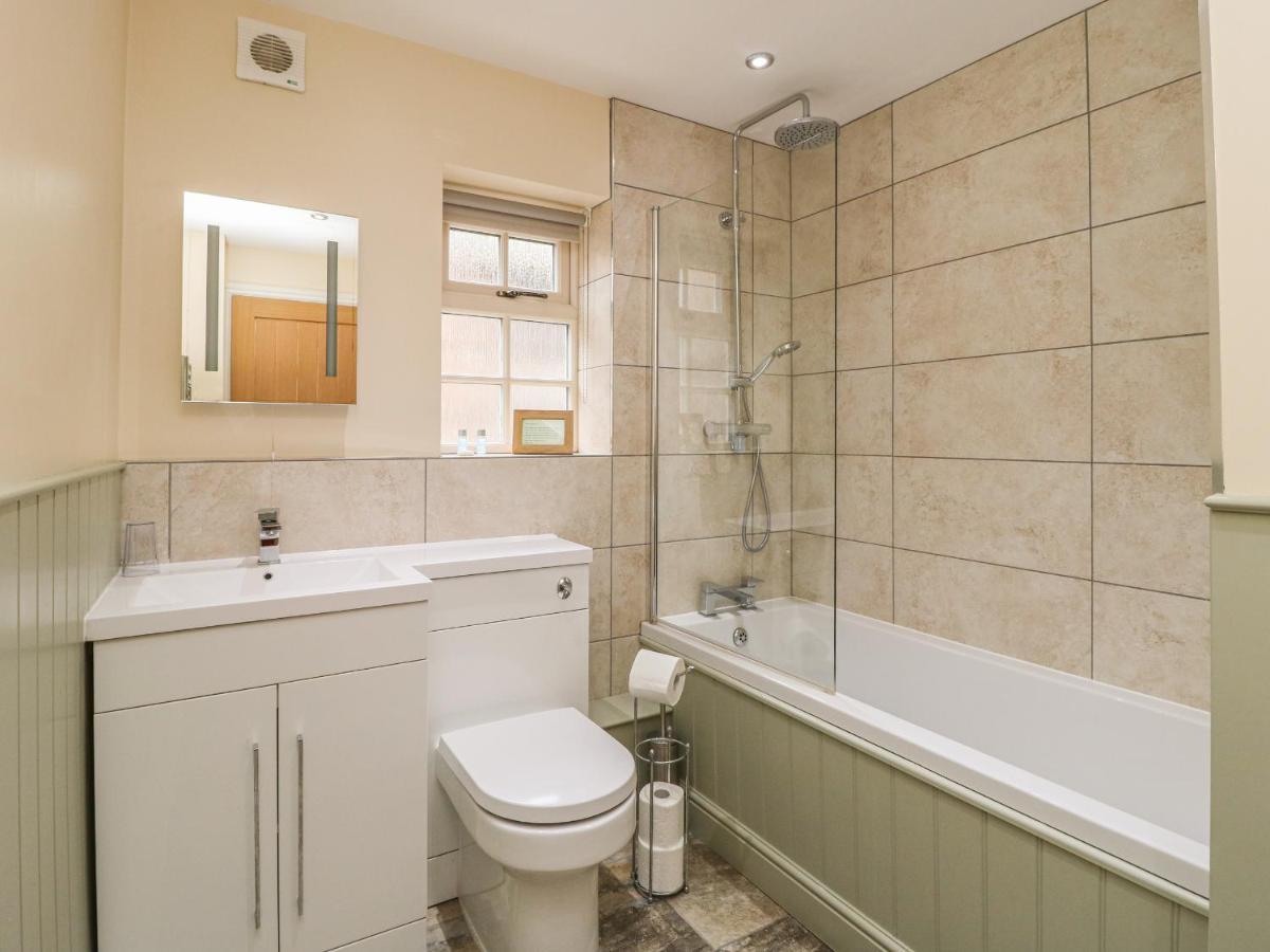 Holiday home Pear Tree York